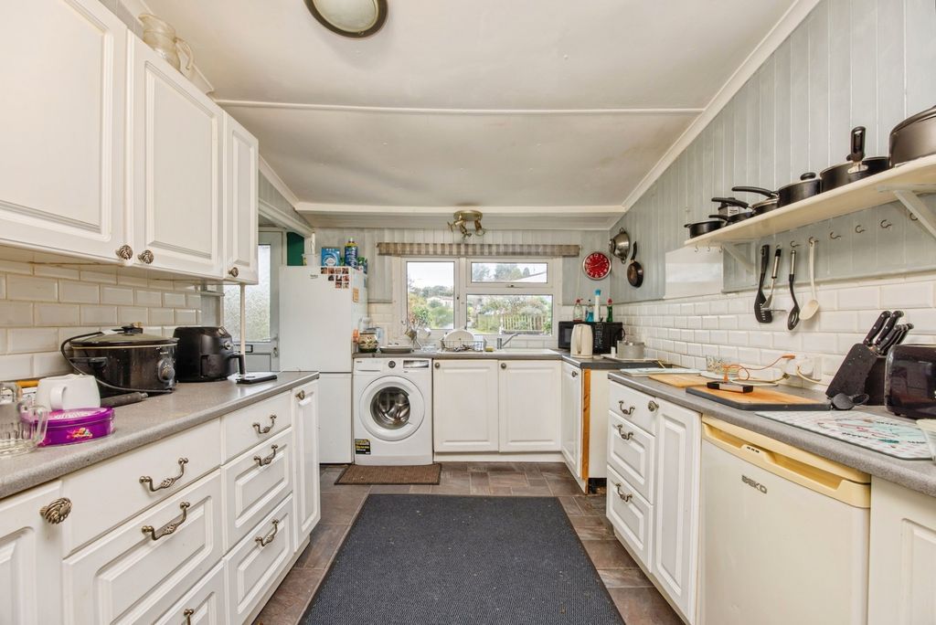 Property photo 3 of 17 Photo