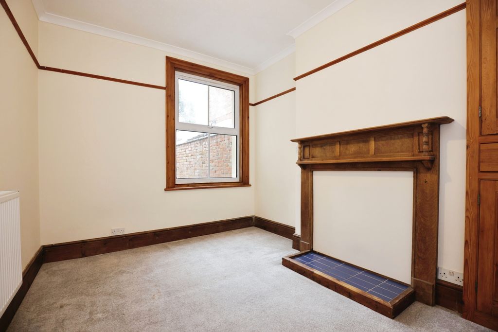 Property photo 3 of 14 Living / Dining Room