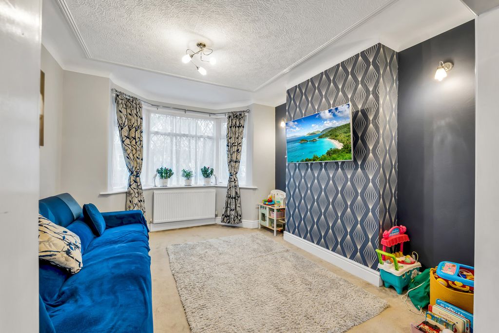 Property photo 2 of 23