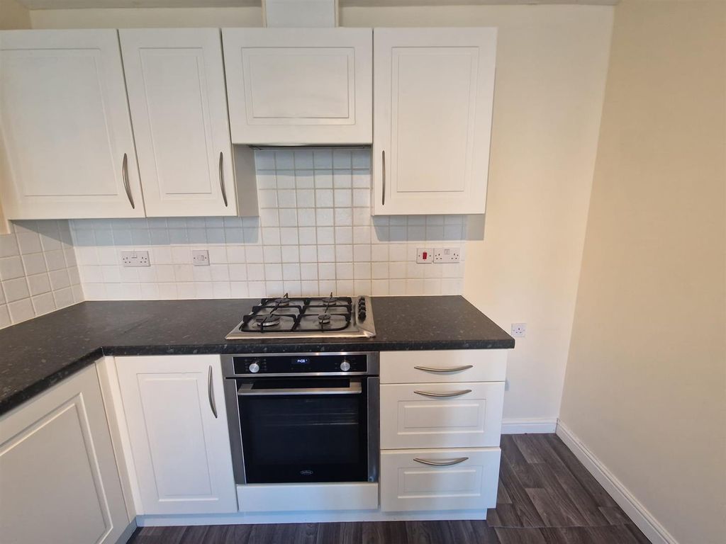Property photo 2 of 23 22Dcdbe7-063E-4Fd3-Ada5-Bed0Bc30A307.Jpg