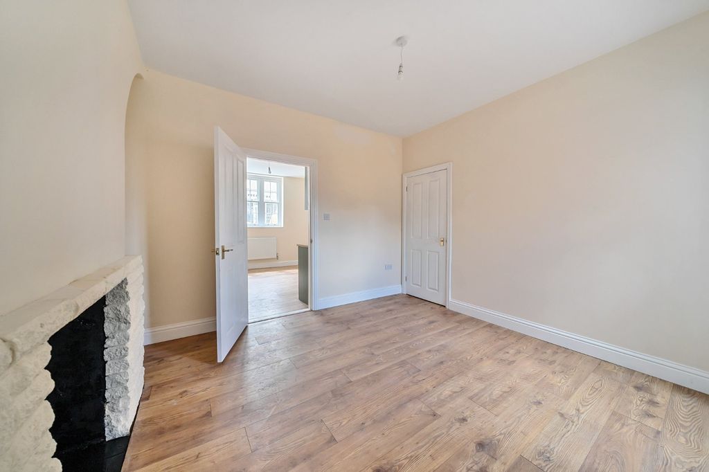 Property photo 2 of 17 Picture No. 04