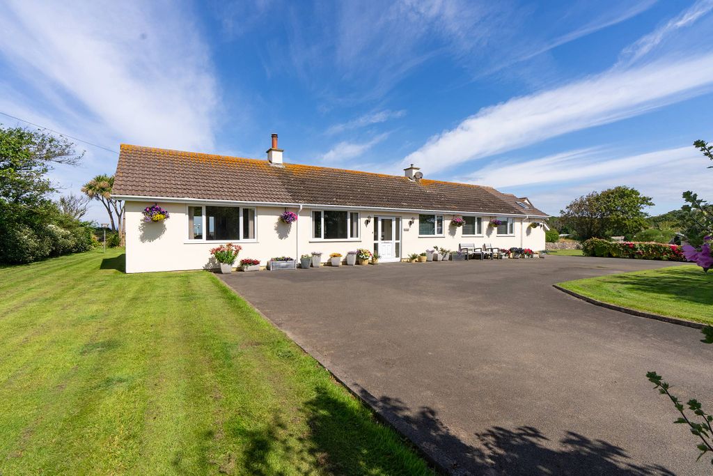 Property photo 2 of 28