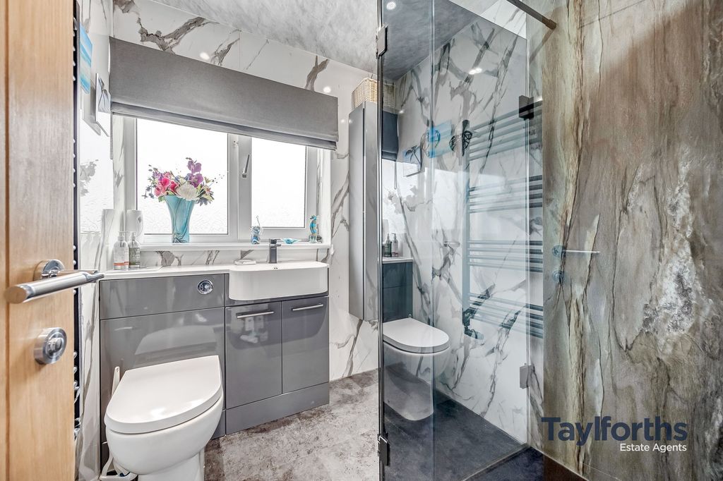 Property photo 2 of 43