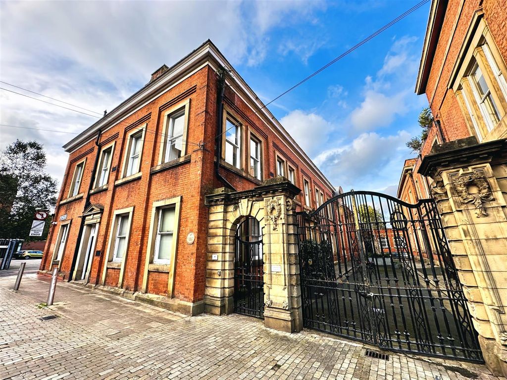 Property photo 1 of 11