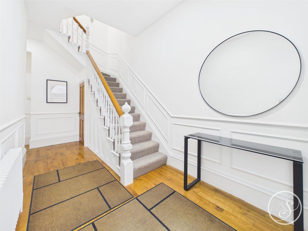 Property photo 2 of 31 Hallway