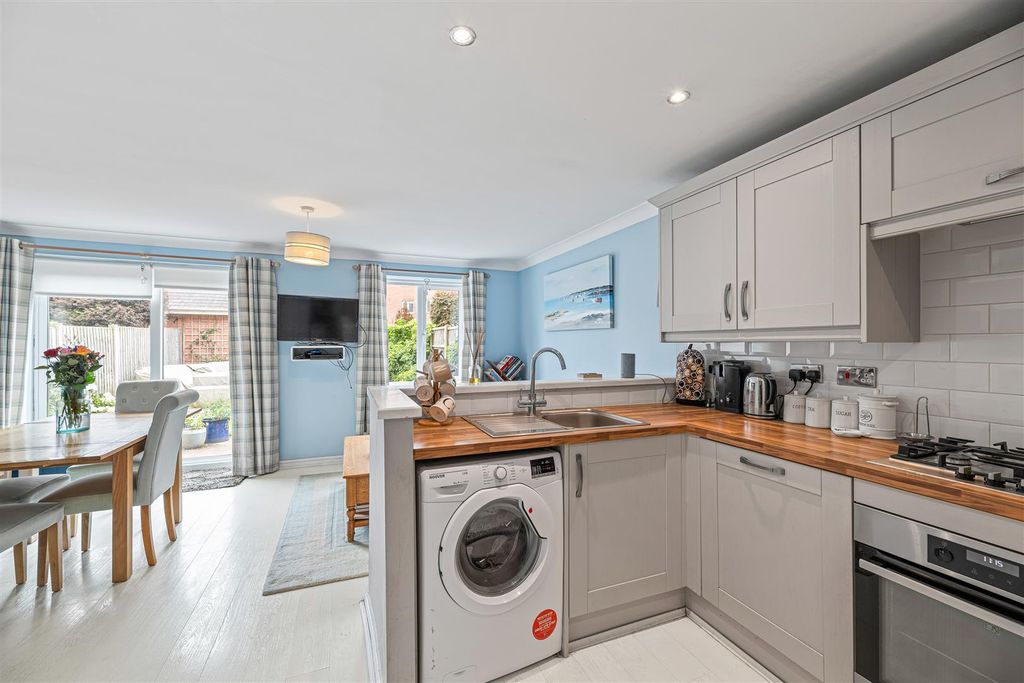 Property photo 2 of 17 Kitchen