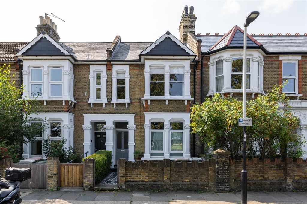 Property photo 1 of 30 Capel Road, E7
