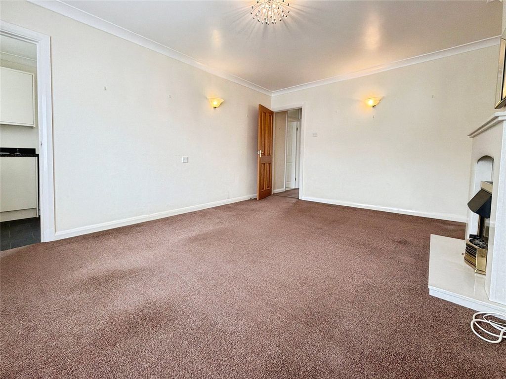 Property photo 3 of 11 Lounge