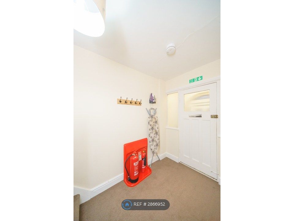 Property photo 3 of 9 Hallway