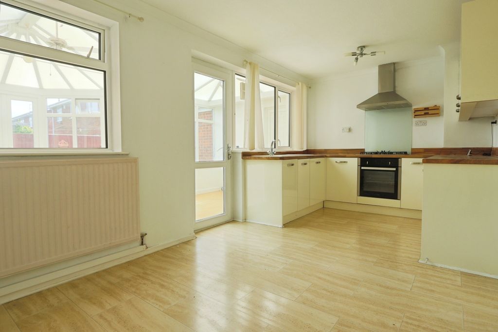 Property photo 2 of 15 4175828