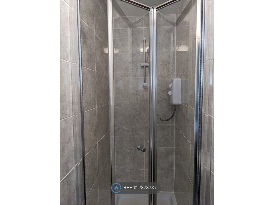 Property photo 3 of 10 Ensuite