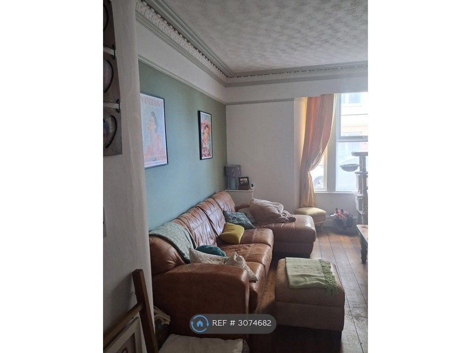 Property photo 3 of 30 Lounge
