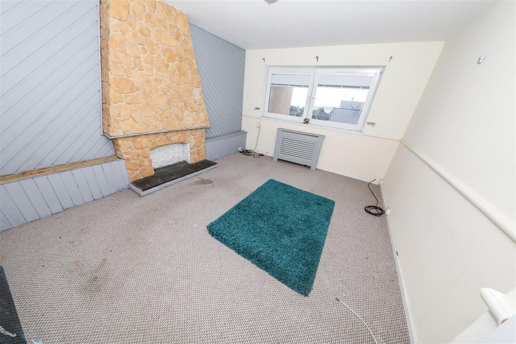 Property photo 2 of 11 B