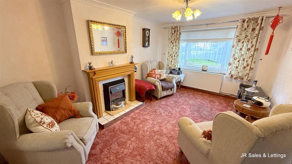 Property photo 2 of 13 Lounge