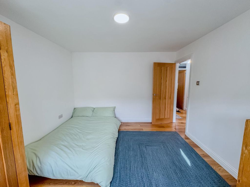 Property photo 3 of 12 Gallery