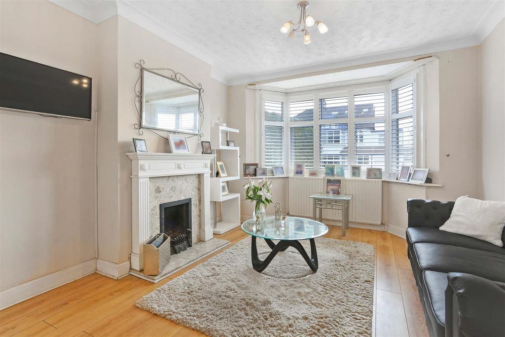 Property photo 2 of 17 994604936 - 5 Hilbert Road, Sm3 22.Jpg