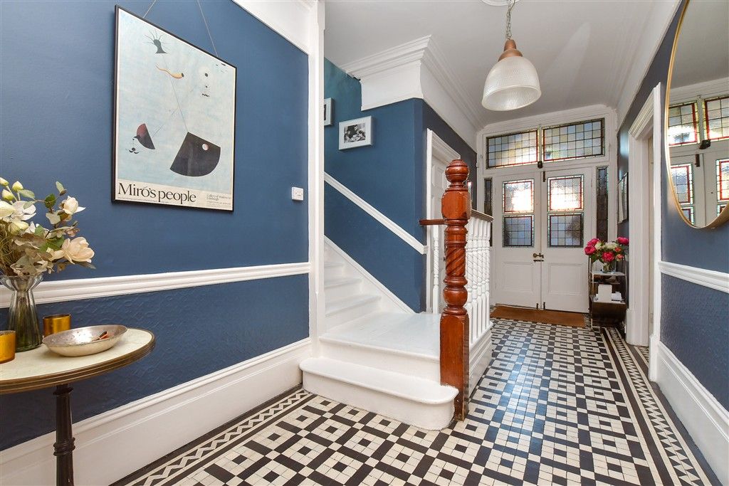 Property photo 3 of 20 Entrance Hall