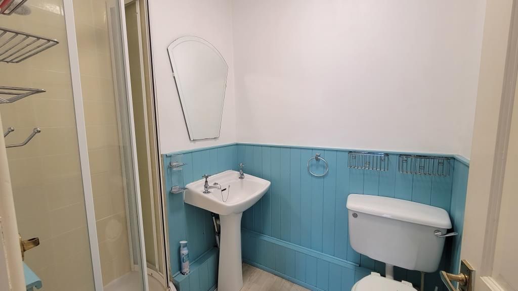 Property photo 2 of 10 Ensuite