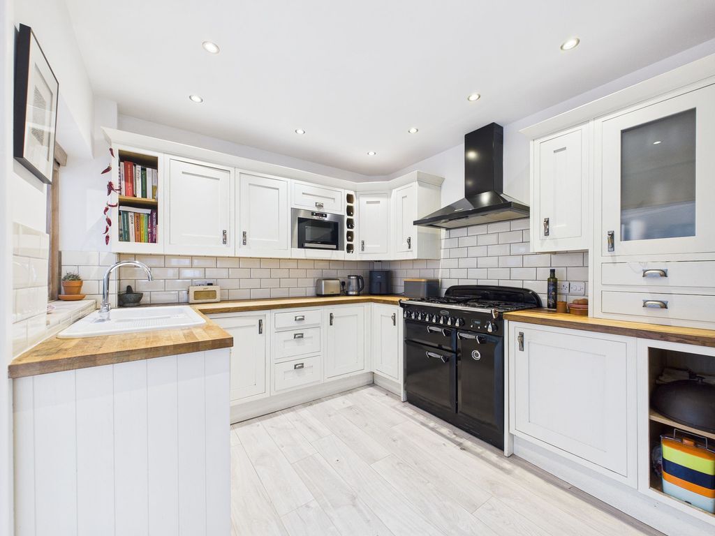 Property photo 3 of 23 Kitchen