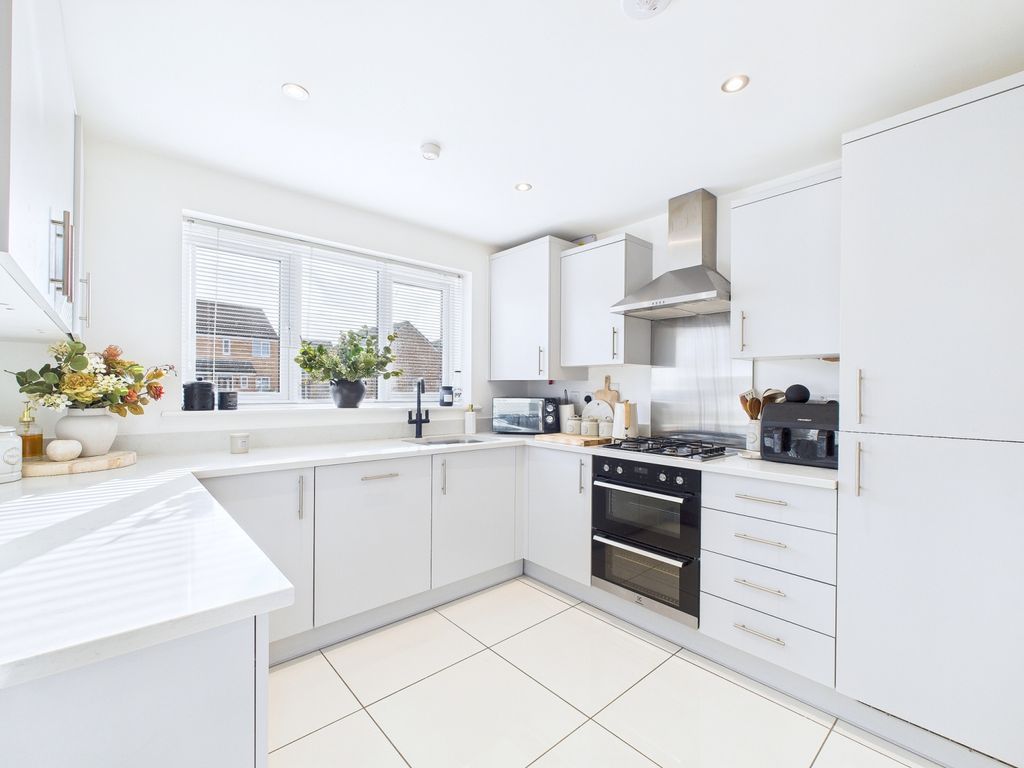 Property photo 2 of 20 Cam01909G0-Pr0469-Still011