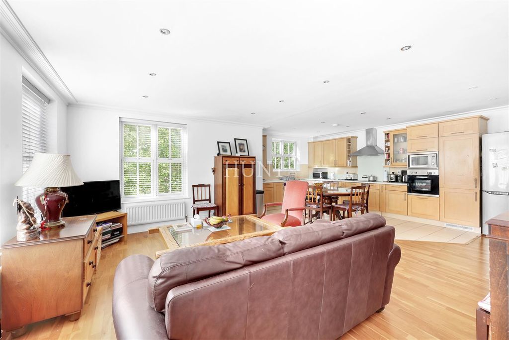 Property photo 3 of 31