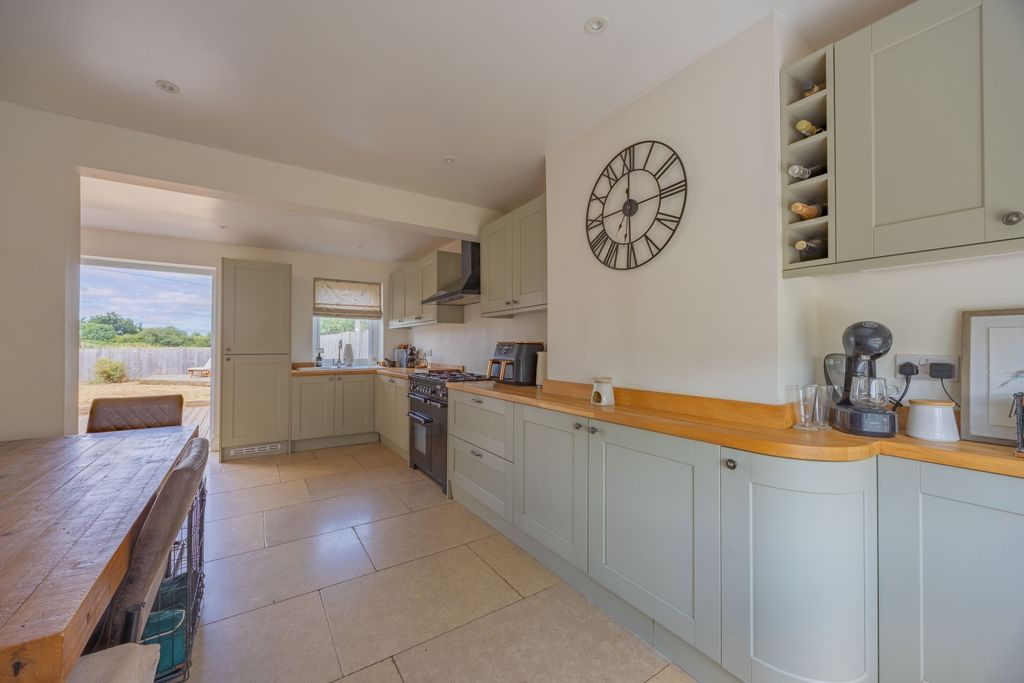 Property photo 2 of 20 Ewemove Taunton Tone Green (6)