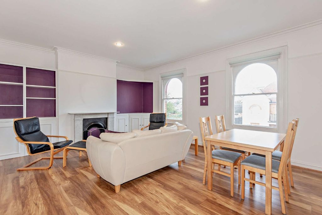 Property photo 2 of 12 8672748-Interior09-800.Jpg