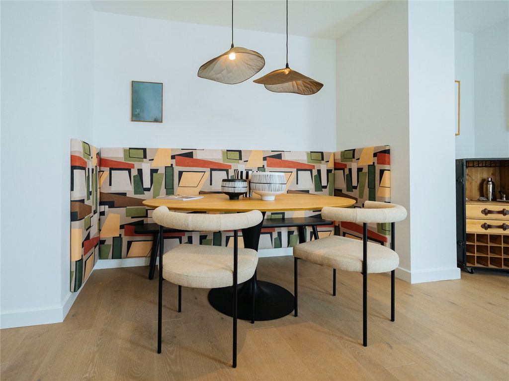 Property photo 3 of 10 Dining