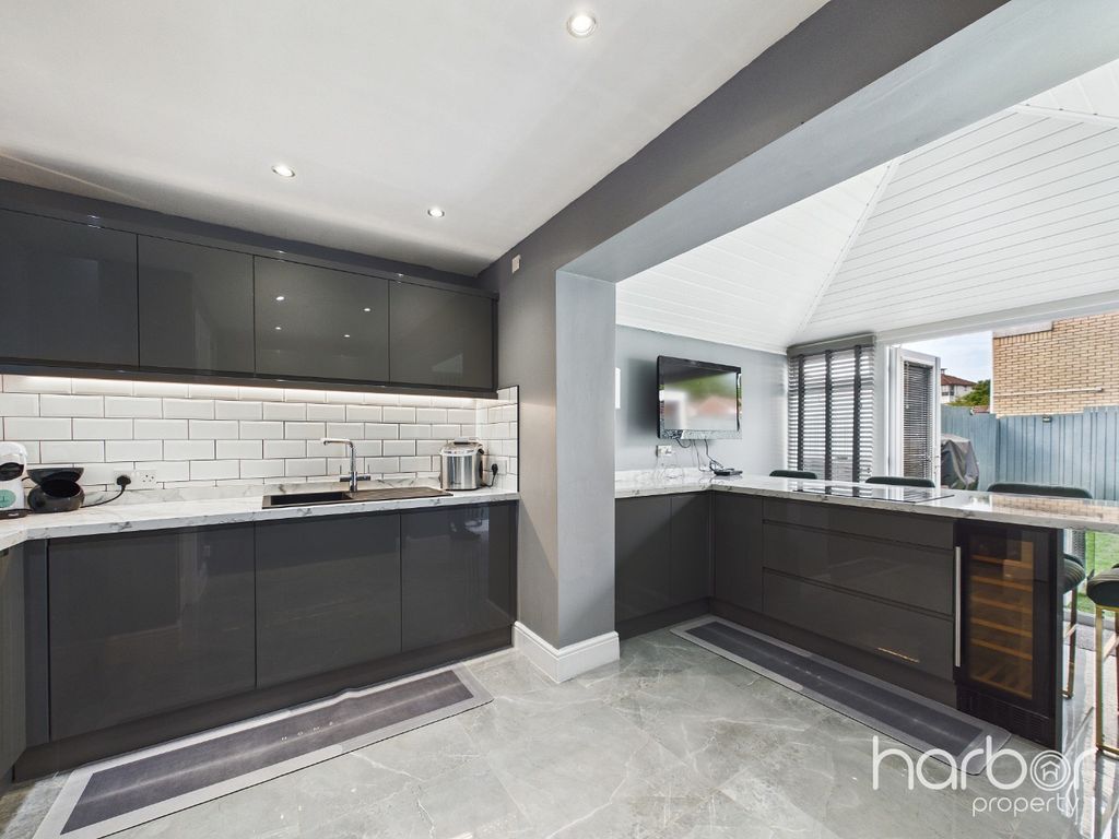 Property photo 3 of 14 5357605