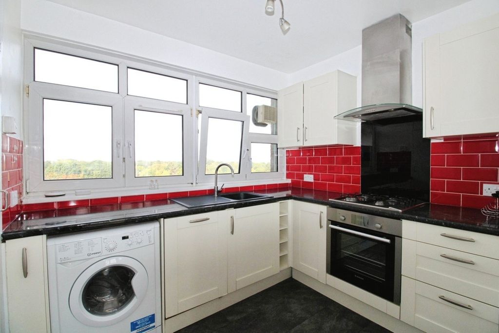 Property photo 3 of 9 Kitchen