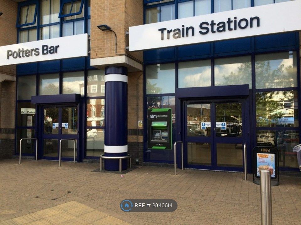 Property photo 1 of 6 Potters Bar Station Oyster