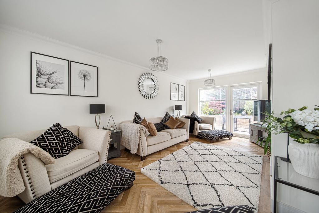 Property photo 2 of 25 5130772