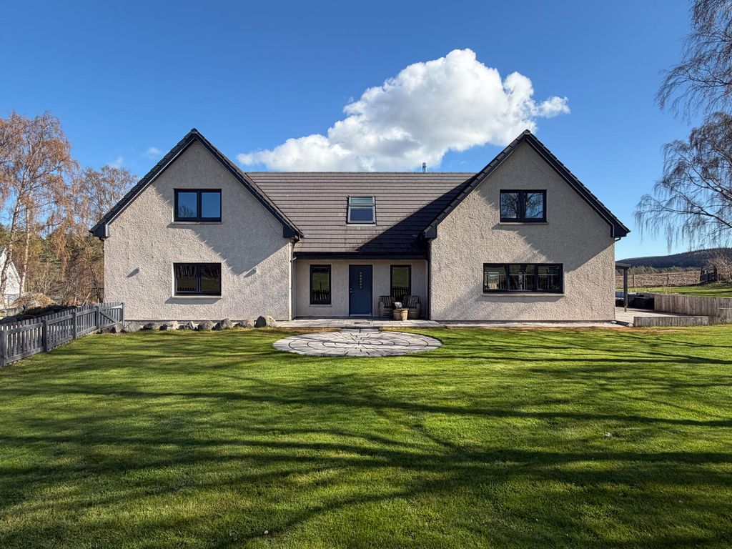 Property photo 1 of 40 Rear Garden