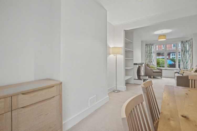 Property photo 3 of 9 320352