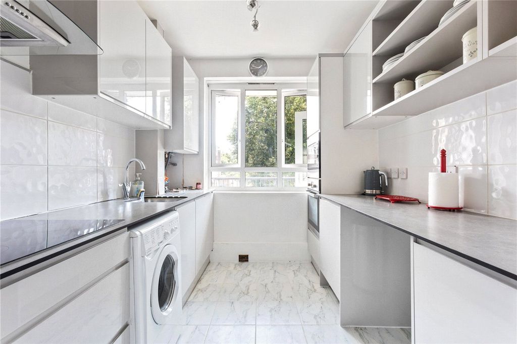 Property photo 1 of 10 Kitchen