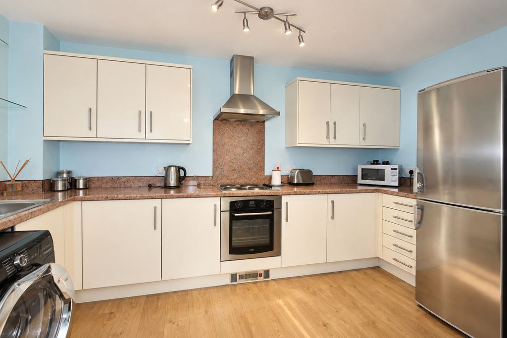 Property photo 3 of 6 Kitchen 1