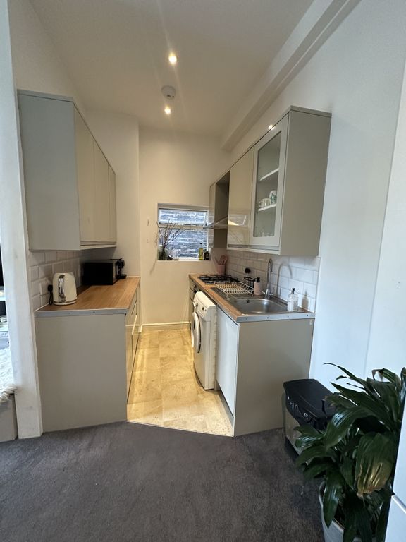 Property photo 2 of 6 Kitchen