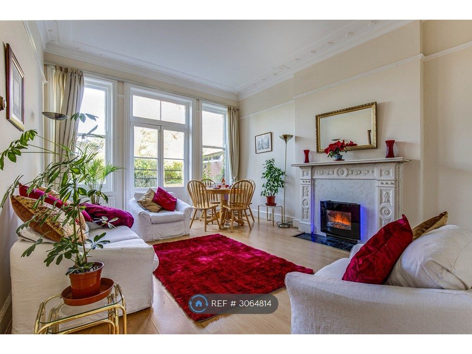 Property photo 1 of 18 Lounge/Dining Room