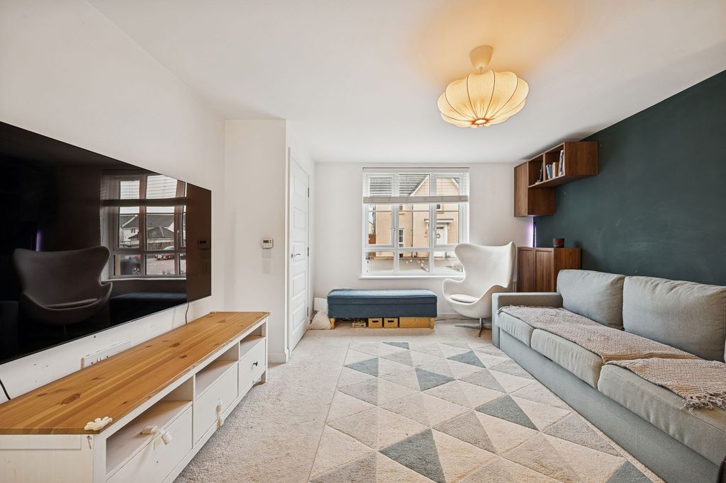 Property photo 2 of 21 Lounge