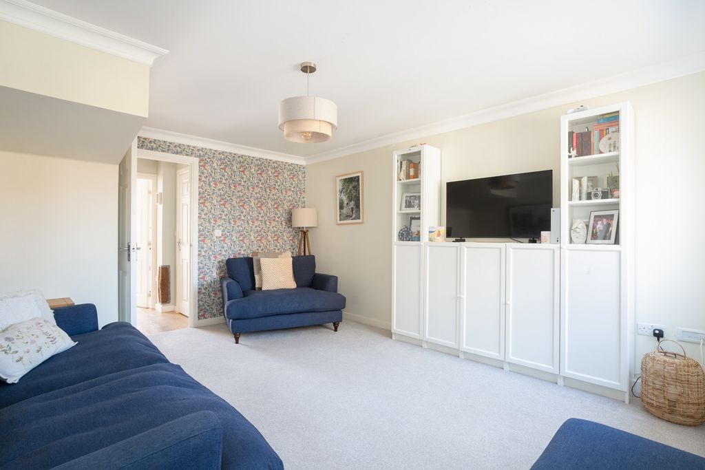 Property photo 3 of 18 5303776
