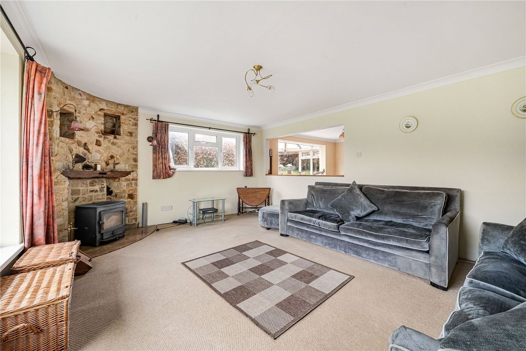 Property photo 3 of 28 Sitting Room