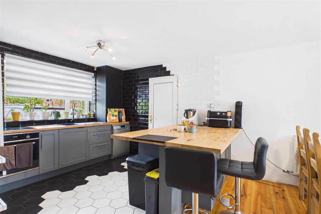 Property photo 3 of 17 Kitchen Diner