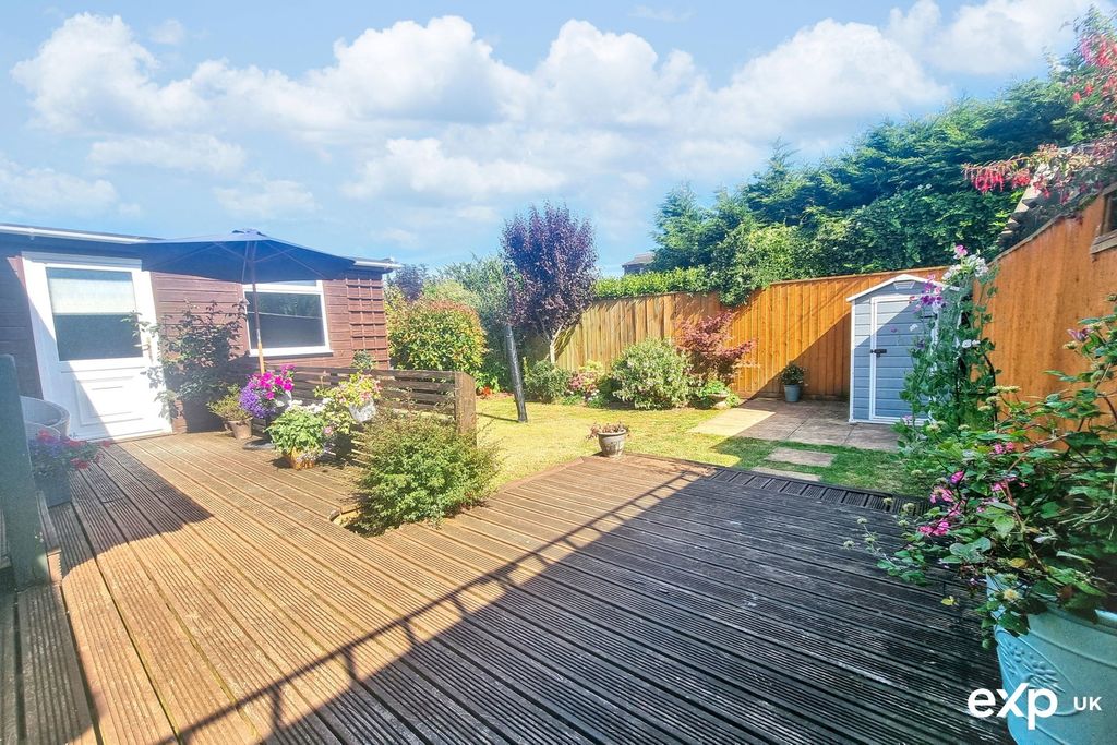 Property photo 2 of 28