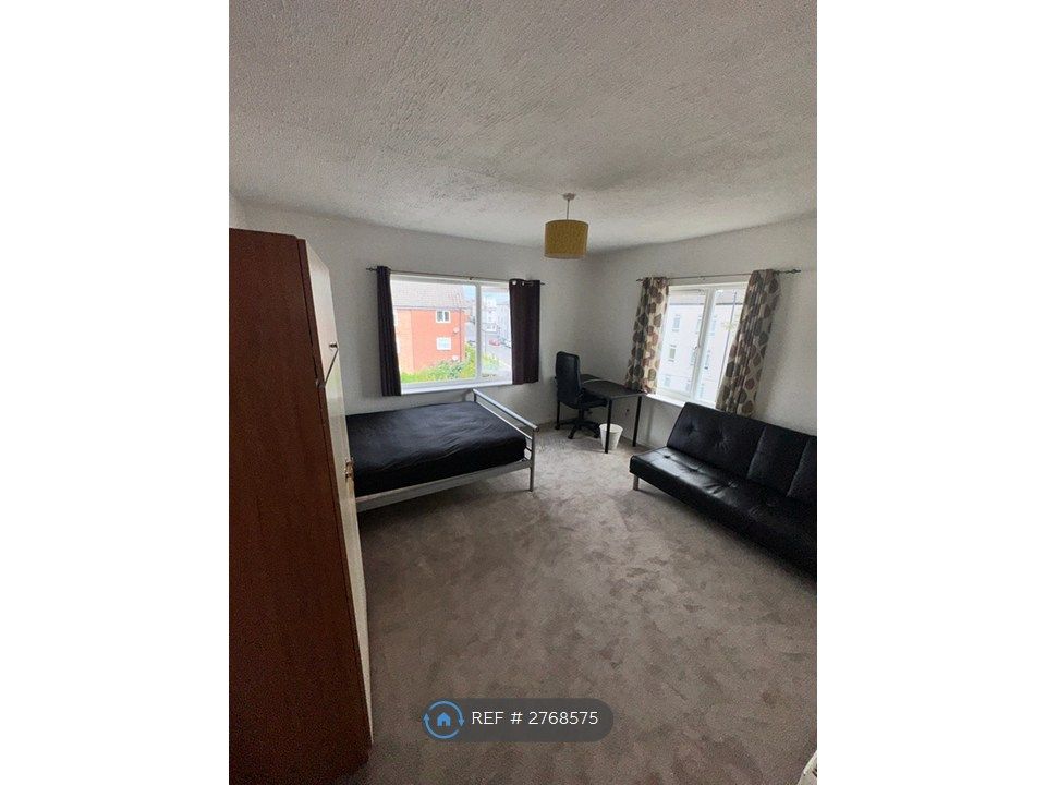 Property photo 3 of 10 Bedroom 2