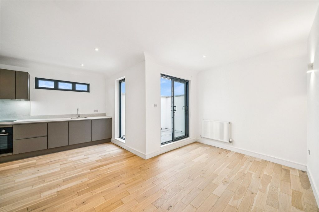 Property photo 1 of 16 Picture No. 05