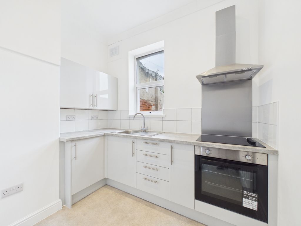 Property photo 3 of 6 Kitchen