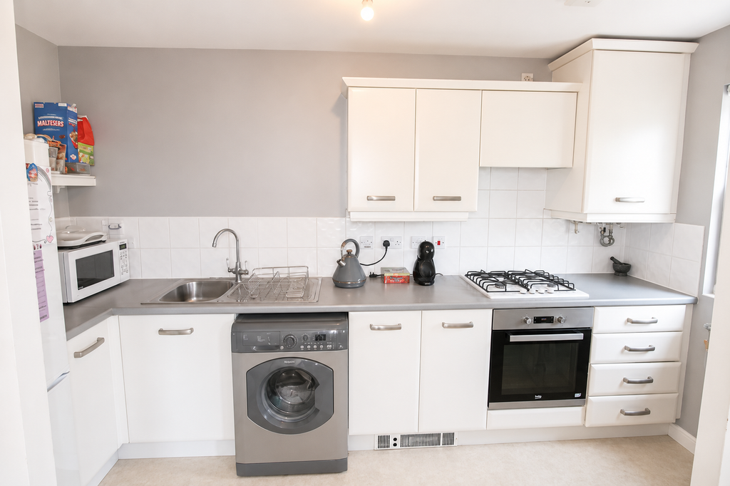 Property photo 3 of 12 Kitchen Area