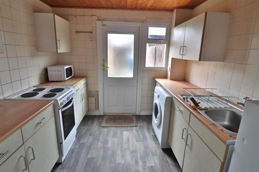 Property photo 2 of 13 Kitchen