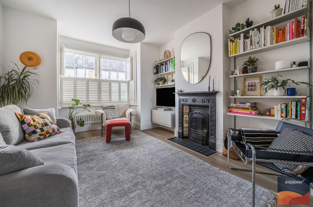 Property photo 3 of 28