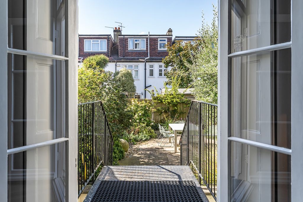 Property photo 3 of 12 Flat-1-Clarion-Ho...